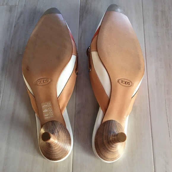 Tod’s Vintage Slip-on White & Tan Loafers - Picture 4 of 6